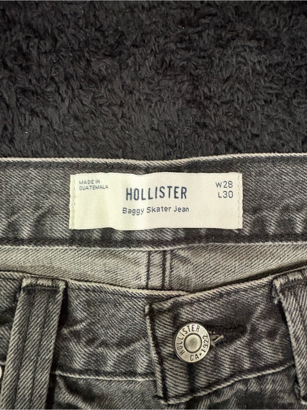 Hollister Men’s Skater Baggy Jeans-Dark Gray With Paint Detail, Distressing - Picture 4 of 4